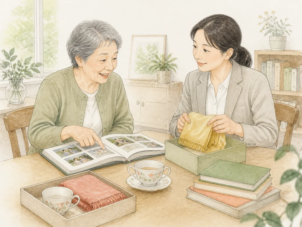 高齢の女性とスタッフが思い出の品を相談しながら仕分ける様子
