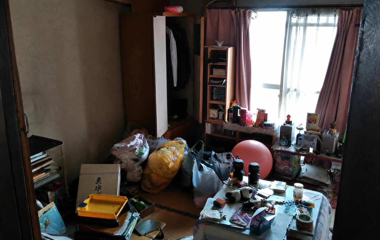 埼玉県草加市の遺品整理前の室内