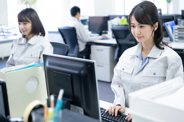 女性スタッフ