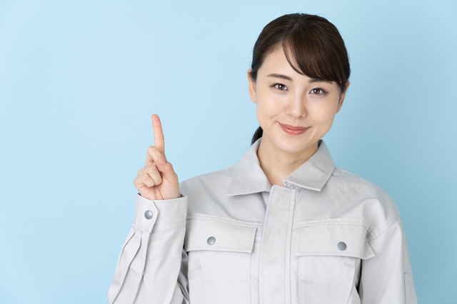 作業着の女性