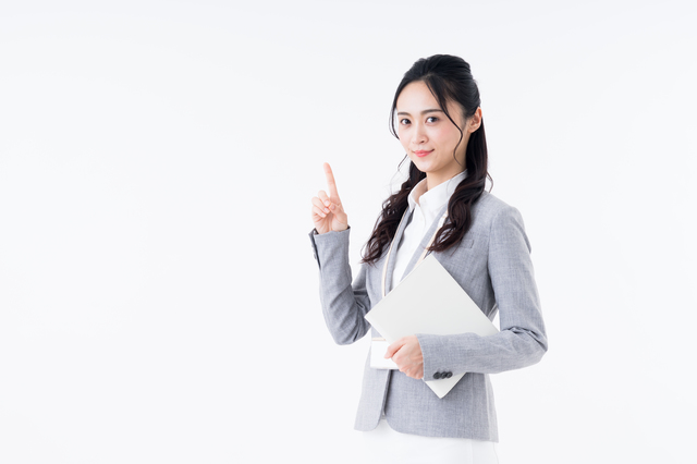 スーツの女性