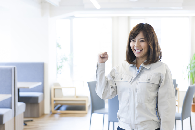 作業服の女性