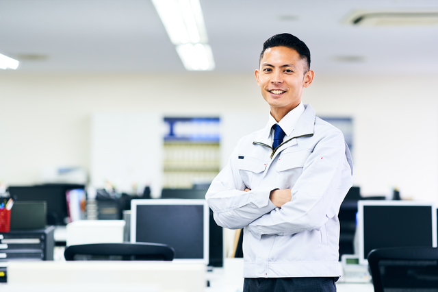 作業着の男性