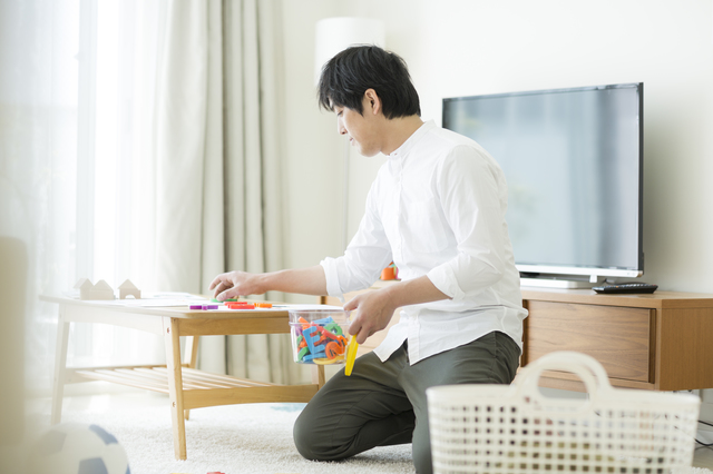 断捨離する男性