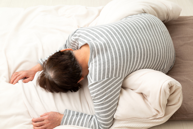 自然死した女性