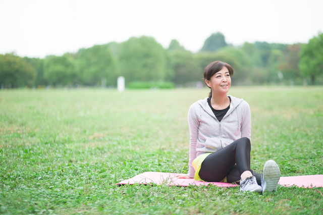 運動する女性